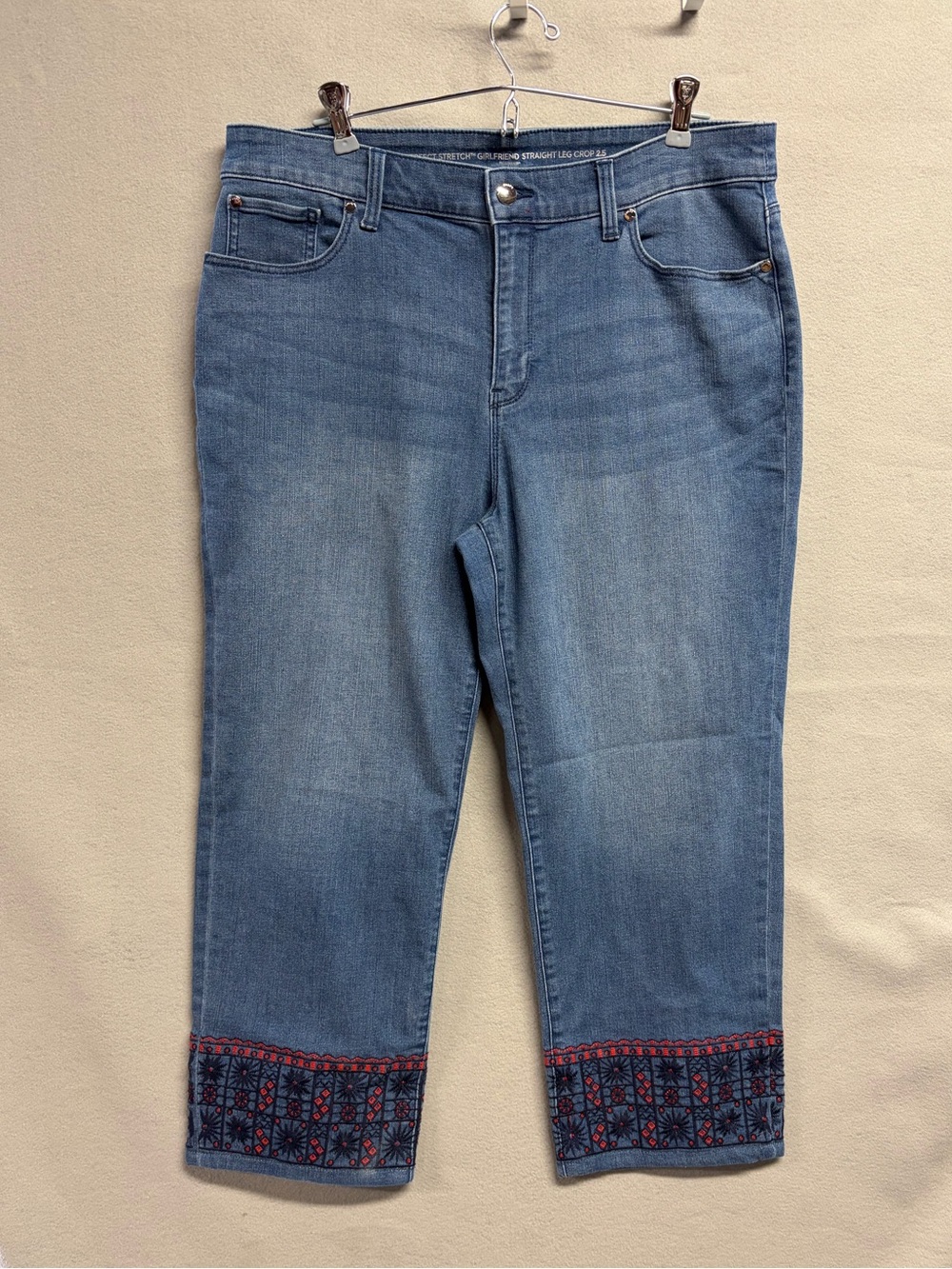 Chicos Women’s Embroidered Girlfriend Straight Leg Crop Jeans 2.5 / 14